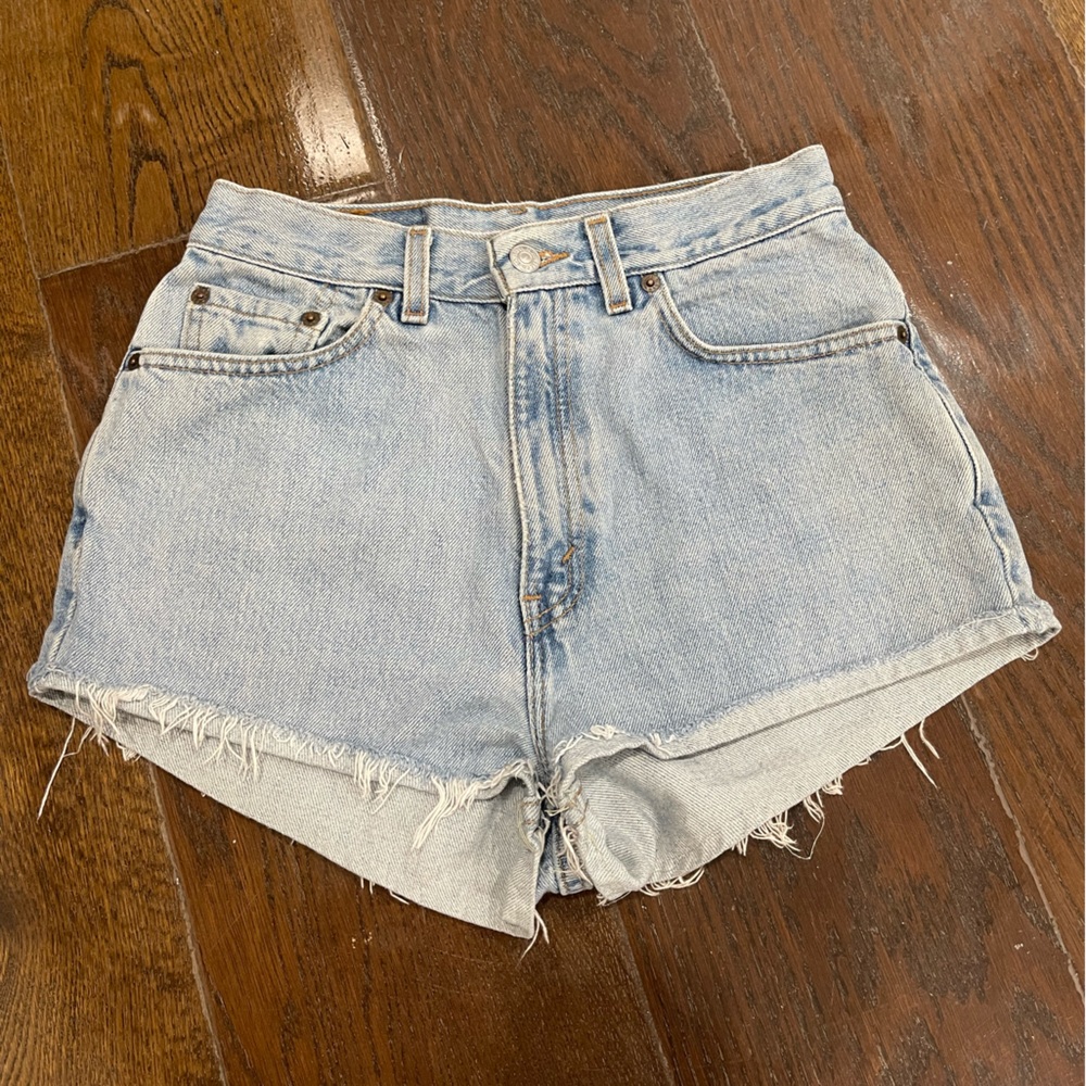 Vintage Levi’s high waist shorts size 25 perfect light blue wash